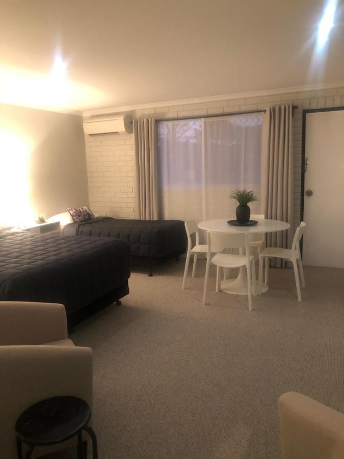 ארמידייל Estelle Kramer Motel מראה חיצוני תמונה