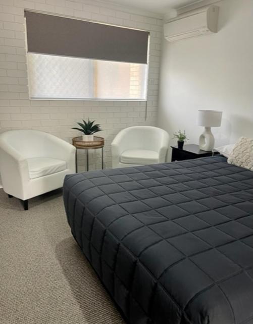 ארמידייל Estelle Kramer Motel מראה חיצוני תמונה