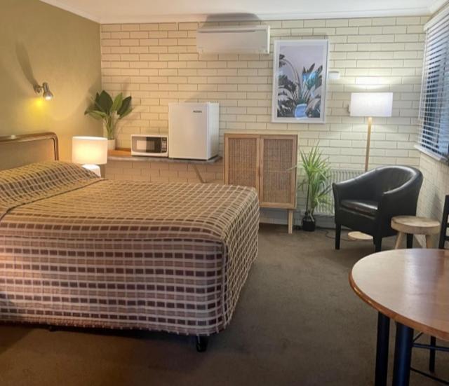 ארמידייל Estelle Kramer Motel מראה חיצוני תמונה